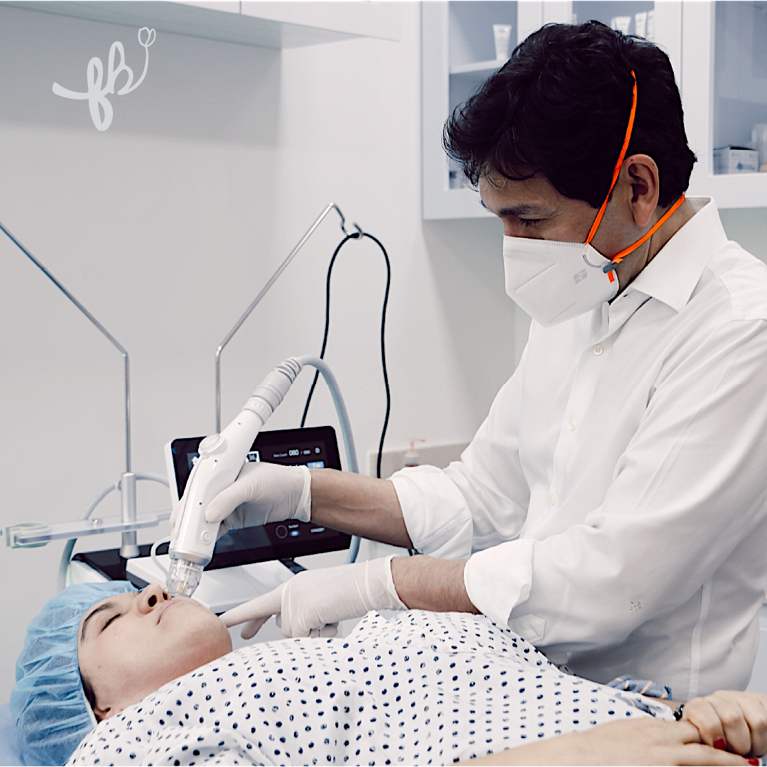 ¿Por qué es importante hacer una limpieza facial después de las fiestas navideñas?